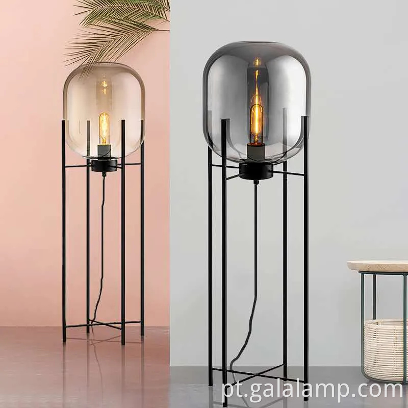 Luminoso de piso de vidro âmbar elegante para interiores contemporâneos